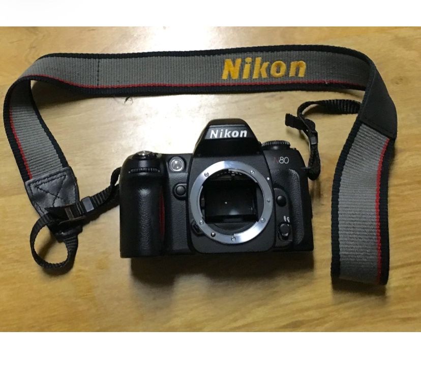 Nikon N65 / F65 35mm SLR Camera Kit with AutoFocusing Zoom Lens (Renewed)