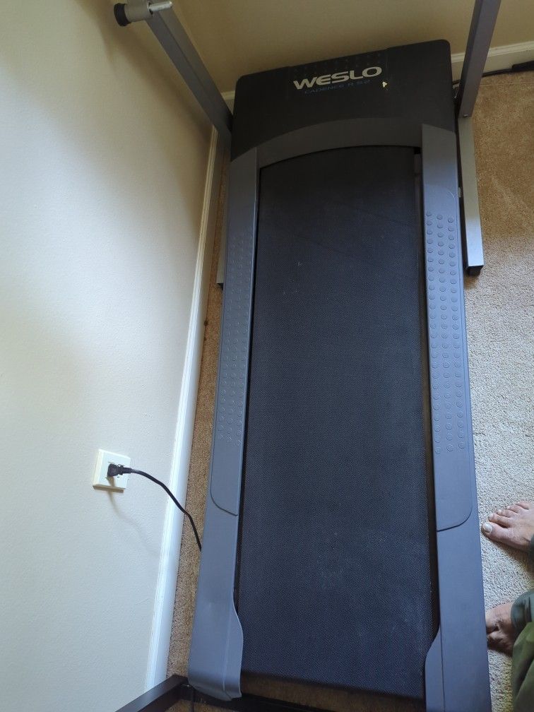 Weslo Cadence R Folding Electric Treadmill with Adjustable Incline
