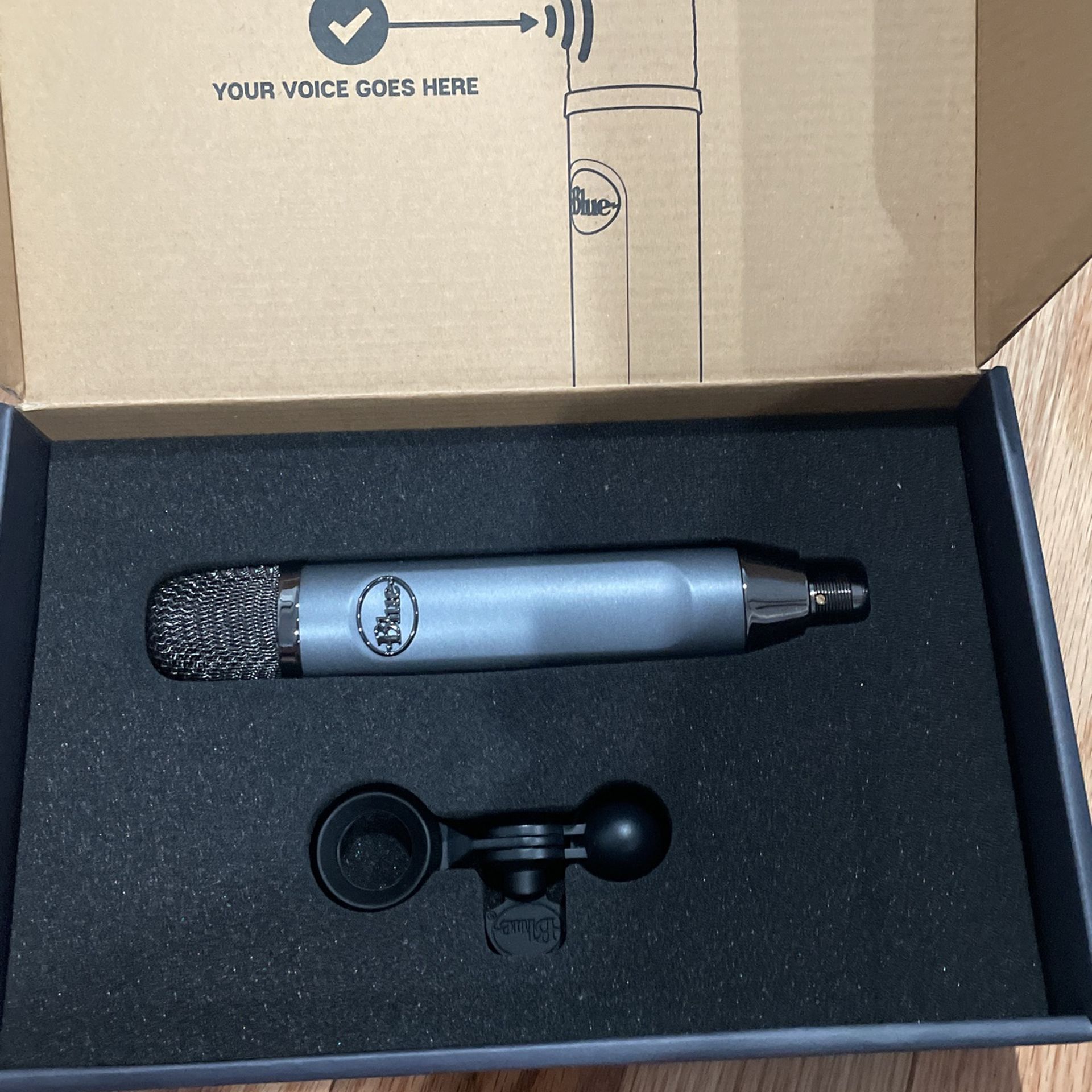 Blue Ember microphone - Unused