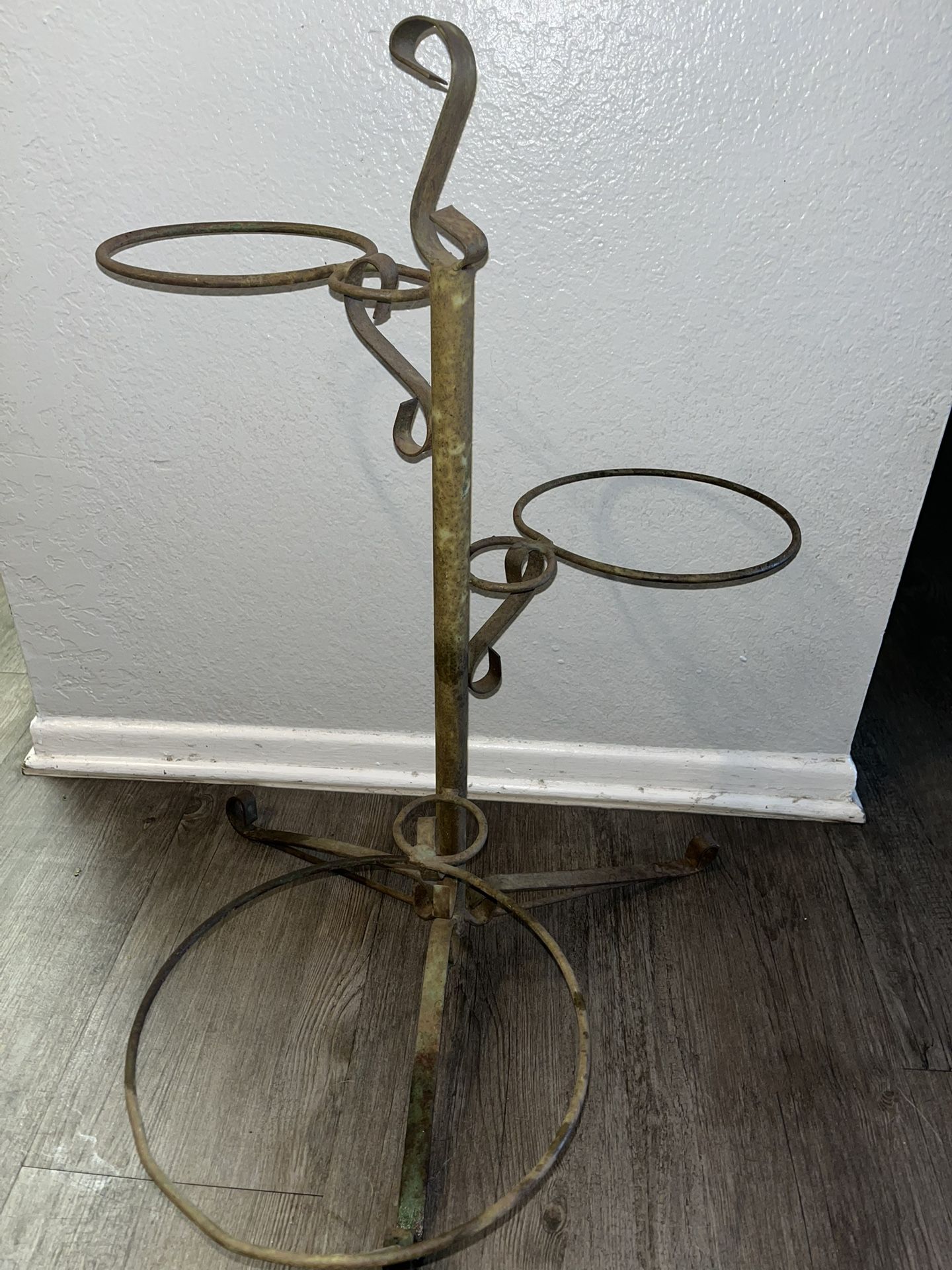Metal Rustic Plant Holder