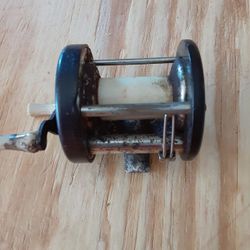 Vintage  Fishing  Reel Working  Great  Condition  USA Made 
