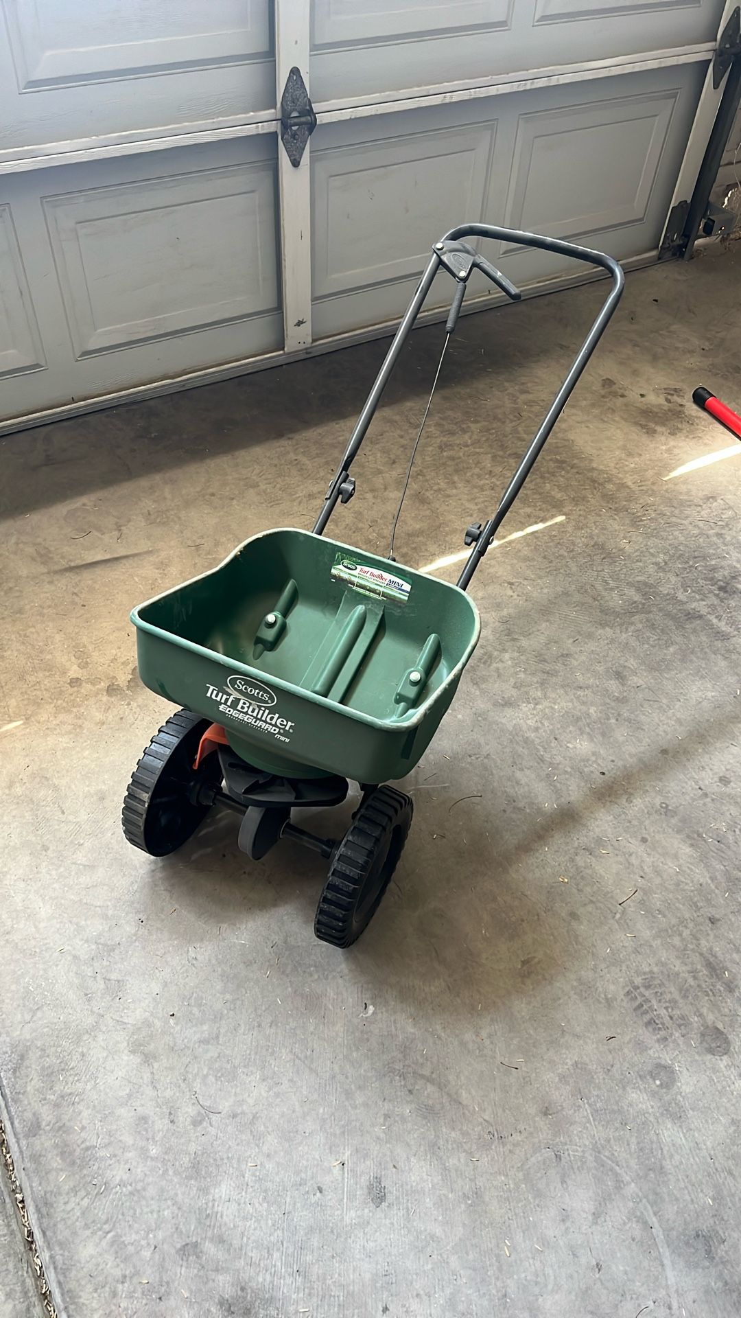 Scott’s Turf builder Weed N Feed Mini - Light Use