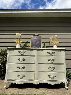 Dresser 