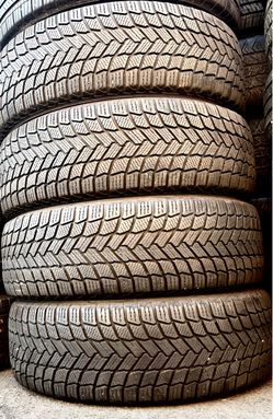 Set 225/60-18 Michelin con el 80% de vida