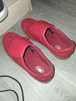 GBG Guess Los Angeles Fashion Sneakers Women 10M Red GGOZUNAH-R Lifestyle Shoes RARE EDITION