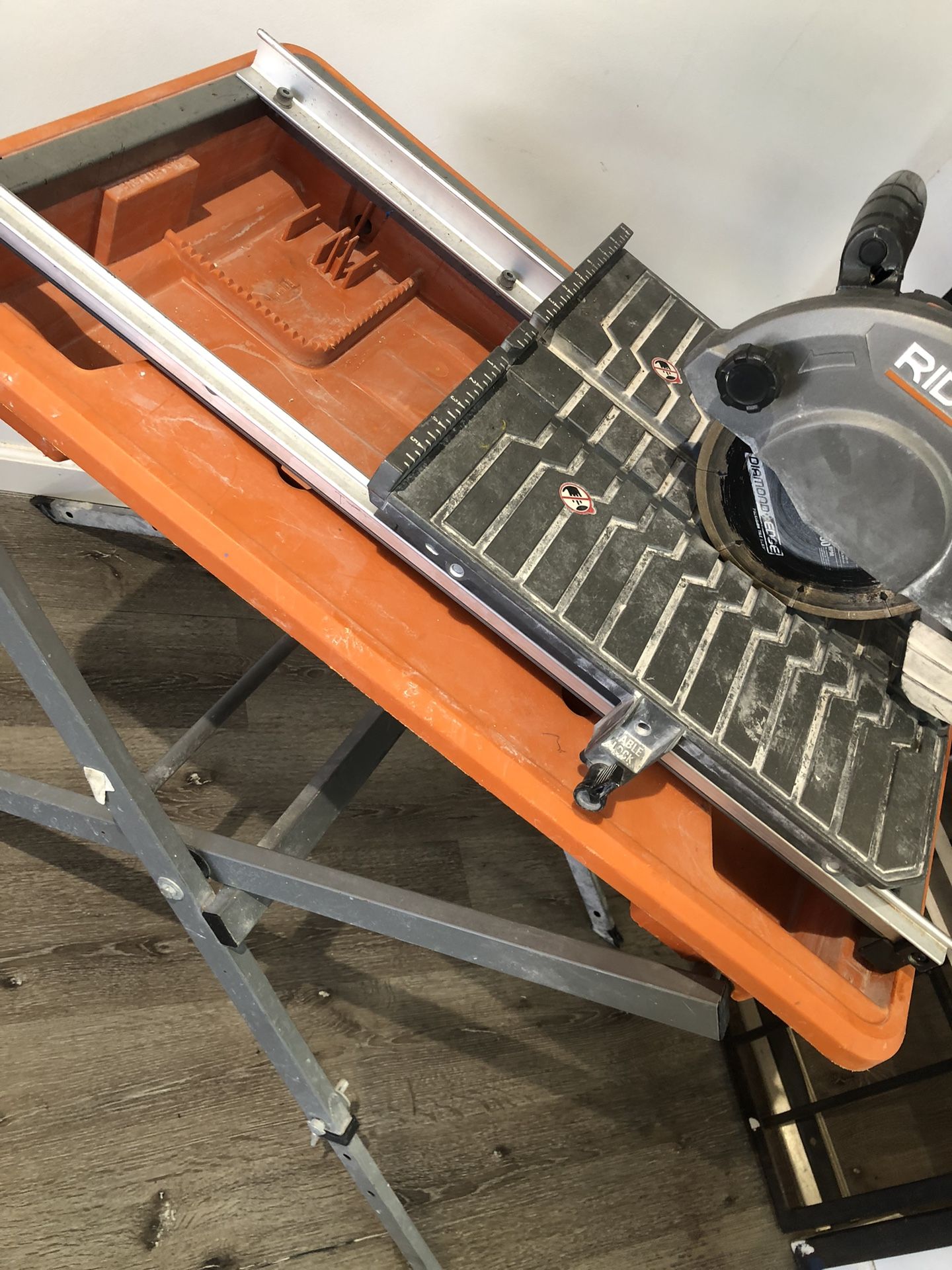 Ridgid 7" Ridgid Tile Saw RIDGID  Works great  The handle has a crack.  See pics