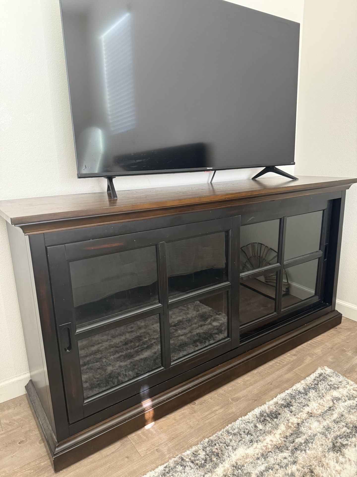 Entertainment center