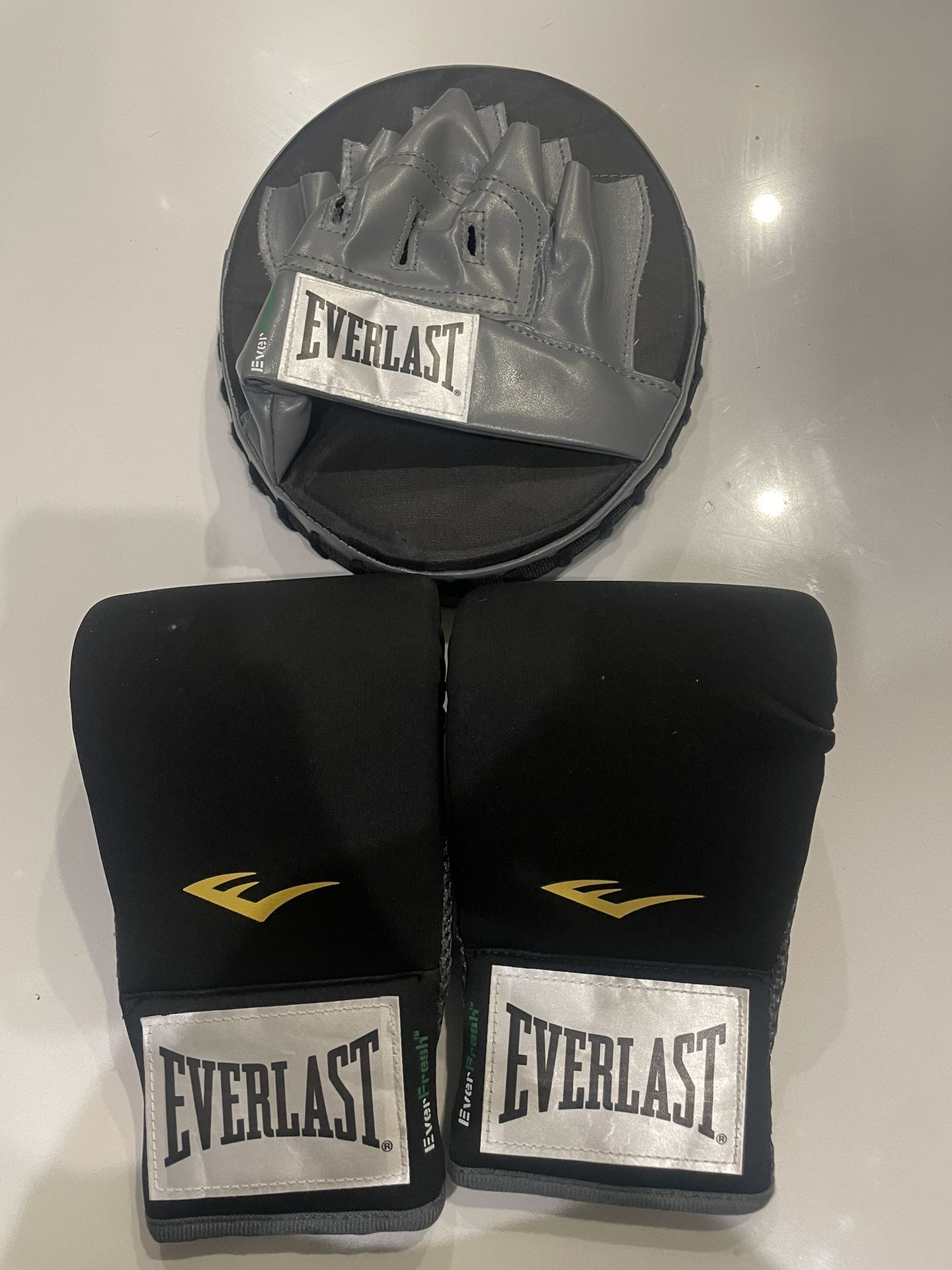 Everlast Ever Fresh Black Punching Gloves And Mitt, Like New