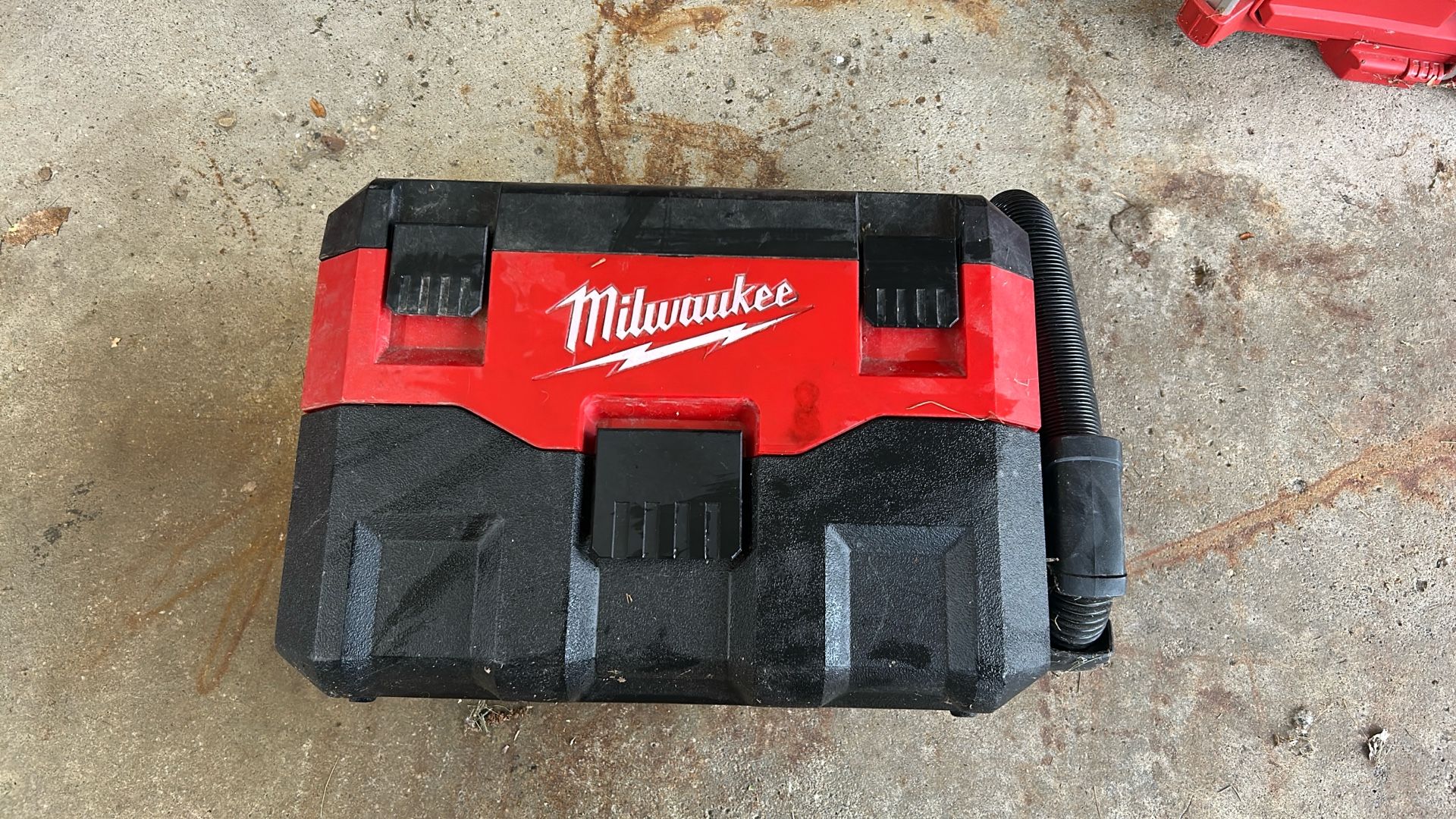 Milwaukee Wet/dry Vacuum M28