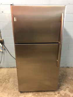 22 Cubic Foot Stainless Refrigerator W/Ice Maker