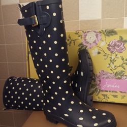 Ladies Blue And White Polka Dot Rain Boots Size 9.