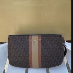 Michael Kors Women's Belt Bag, Brown size Large/X-Large NWT Serious inquiries only please  Pick up location in the city of Pico Rivera 