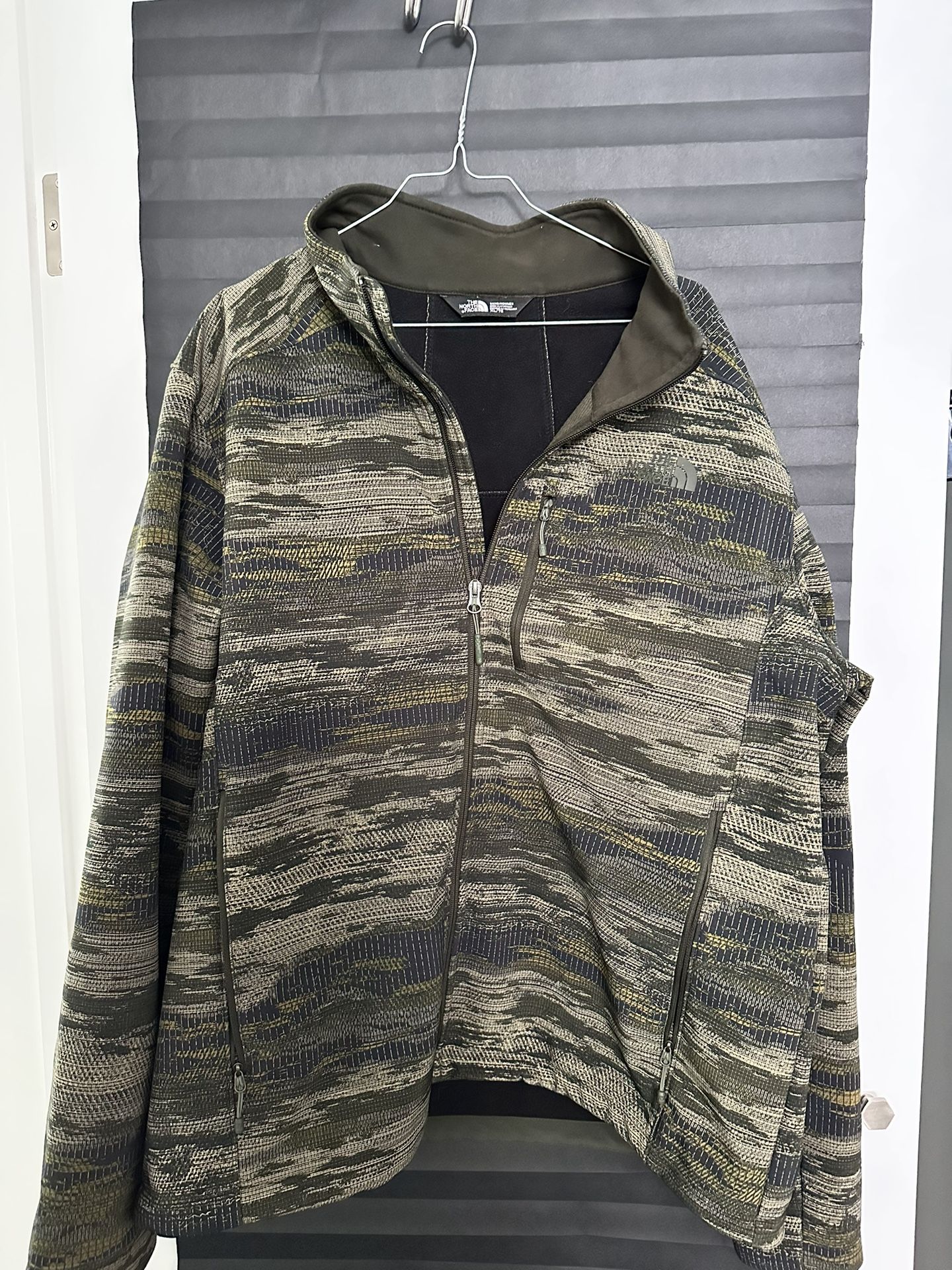 The North Face Men’s green camo shell jacket - Extra Large XL