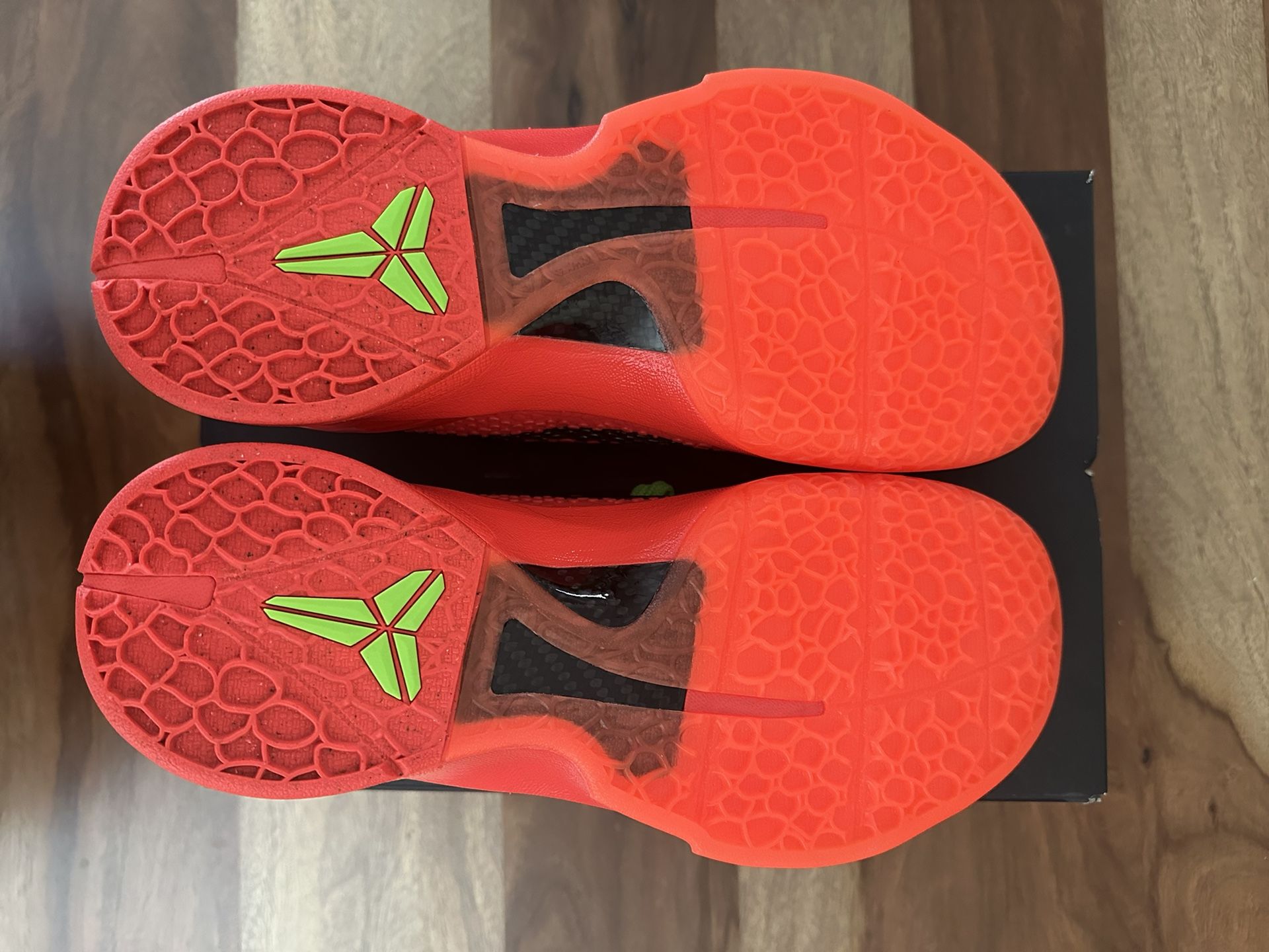 Kobe 6 “Reverse Grinch” Size 9.5 Athletic shoes & Sneakers