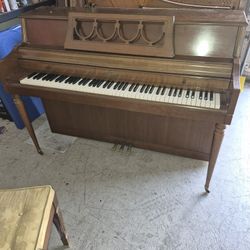 WURLITZER PIANO WE CAN DELIVER 