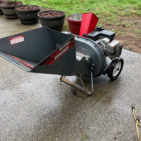 Shredder / Chipper Sears Craftsman 5hp. for Sale in Auburn, WA OfferUp