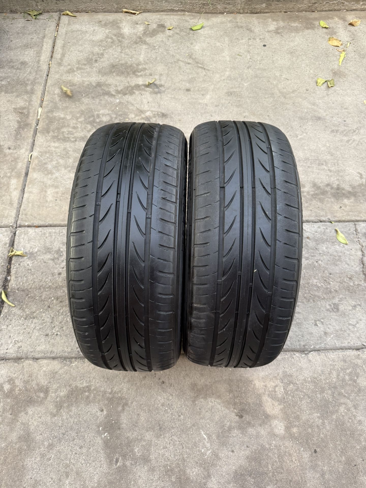 2 tires 215/55/17 delinte