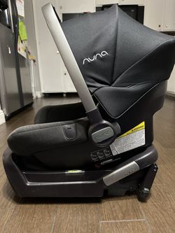 Nuna Pipa Lite Car seat With 2 Bases