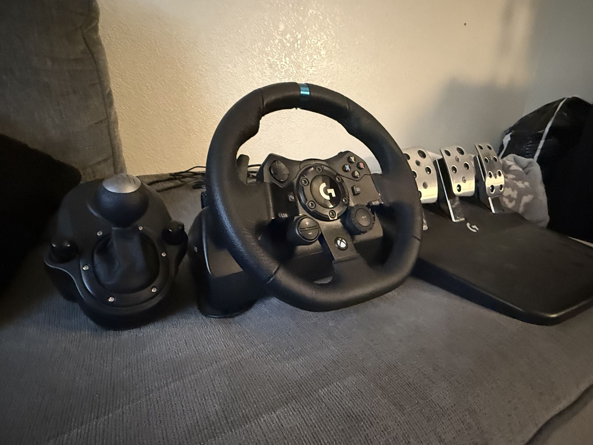 Logitech G920 Sim Racing Wheel W Stick Shifter