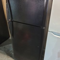 2021 Black Frigidaire Apartment 18cu Ft To Freezer Refrigerator 30" Wide 