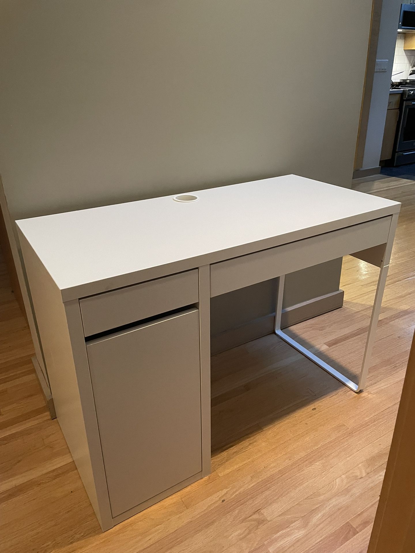 IKEA MICKE DESK