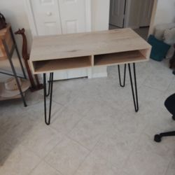 Desk Like New