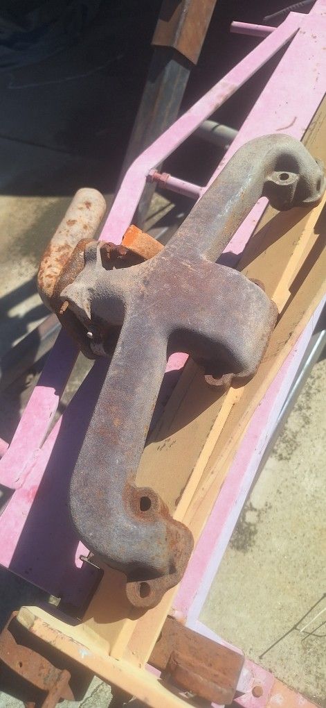 Exhaust Manifold 318 Older Non Smog ,see Pics Only 1 Qty 35th Ave McDowell Phx