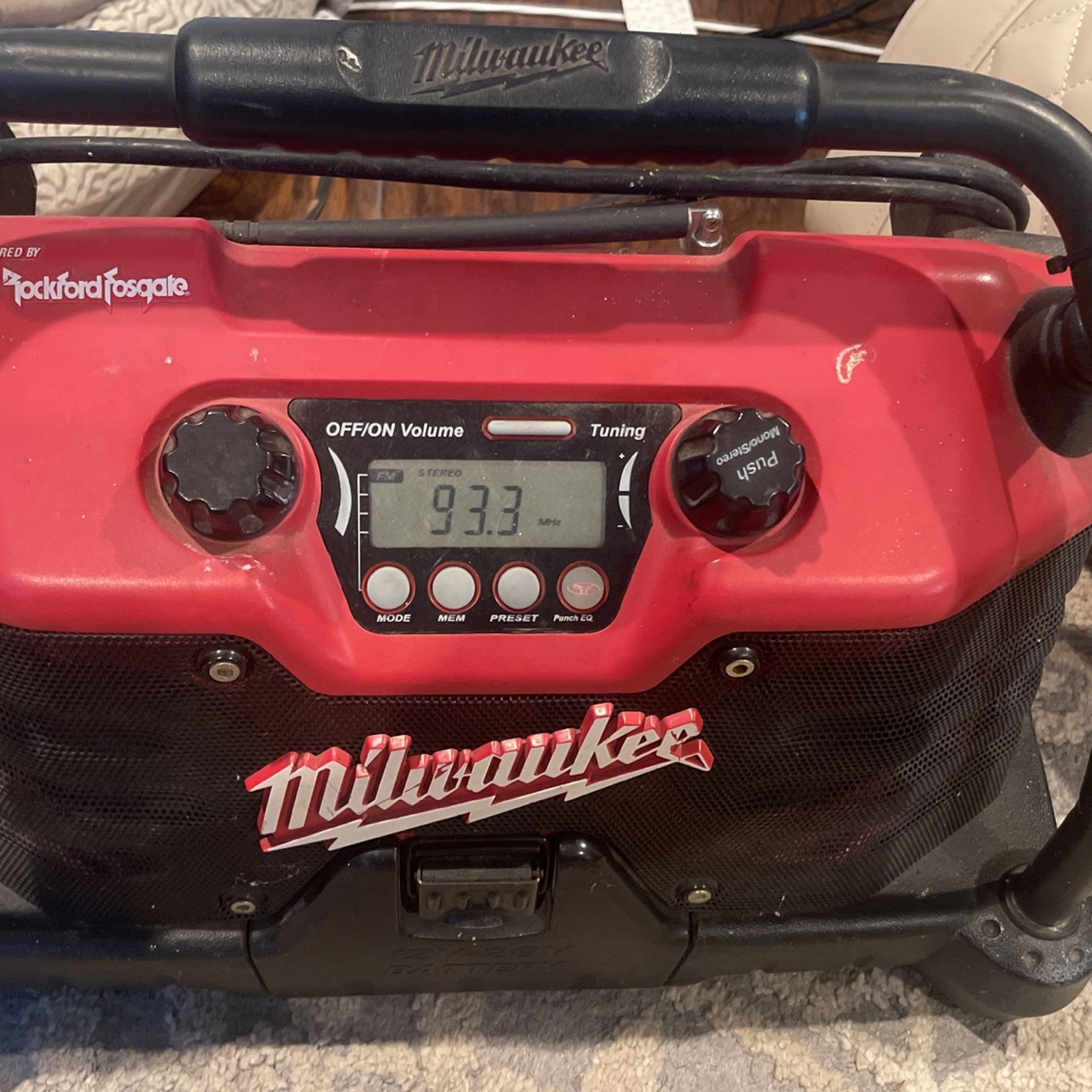 Milwaukee Job Site Radio With Aux In for Sale in WA OfferUp