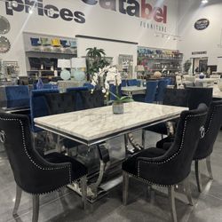 7 PIECE DINING SET. Includes: Dining table and 6 side chairs.