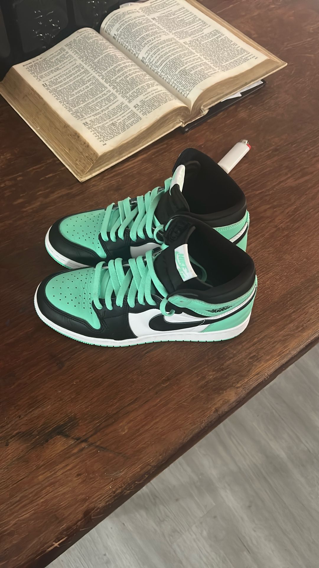 Jordan 1 Green Glow