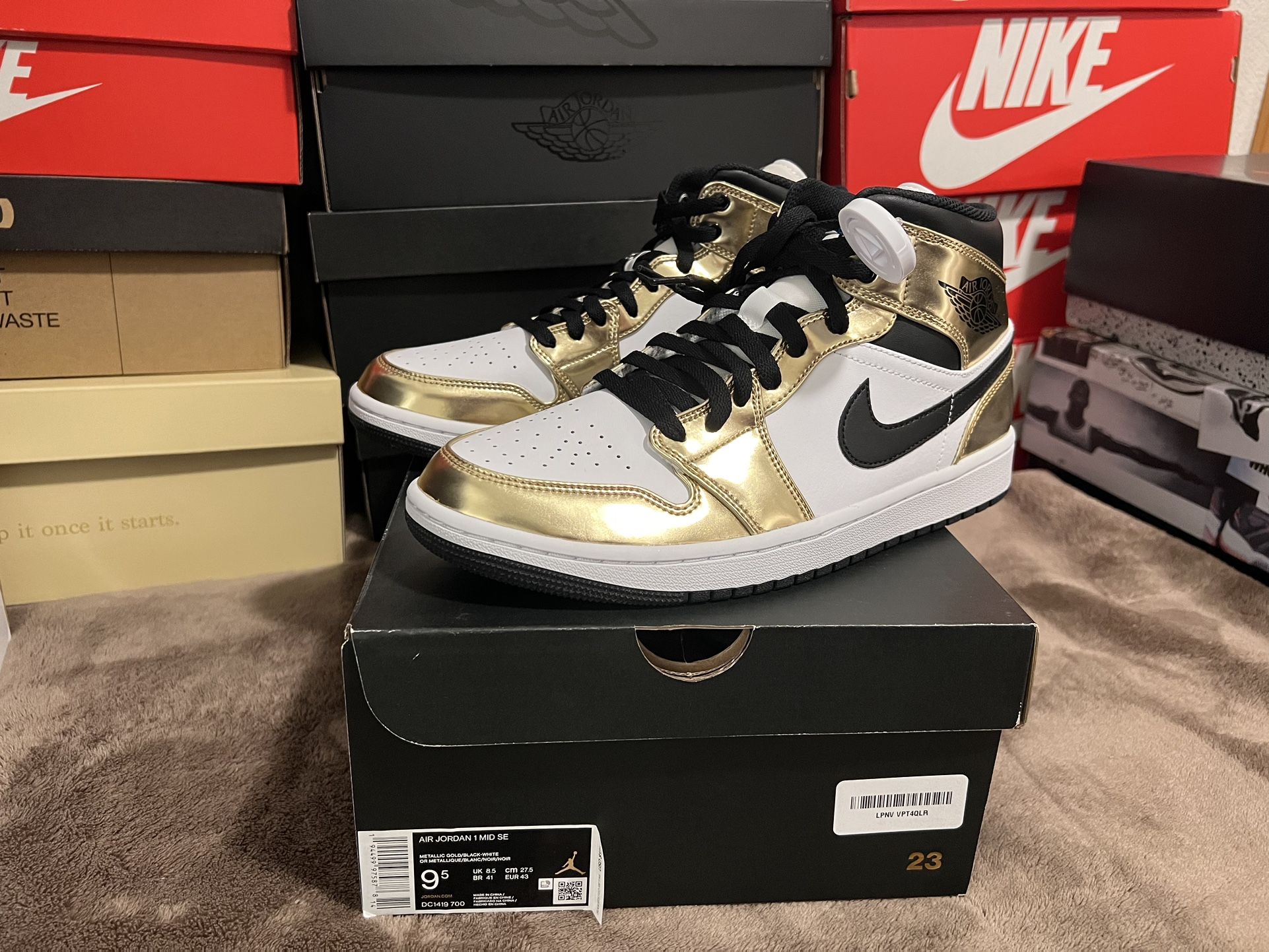 Jordan 1 Mid Se Metallic Gold 