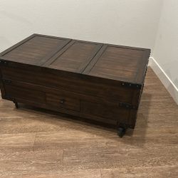 Rustic Coffee Table —- Excellent Condition 
