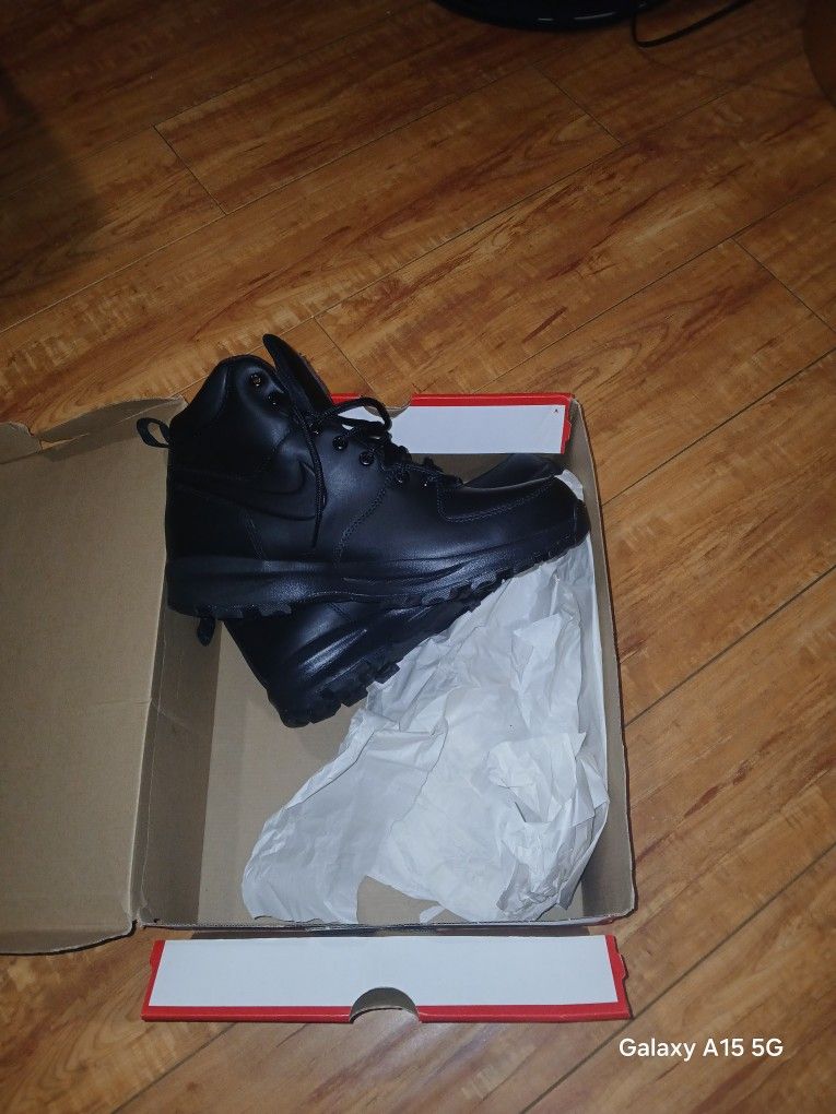 Nike Boots 10.5