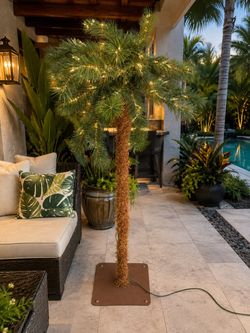 5ft Pre Lit Tropical Island Artificial Patio Palm Tree! Works great!