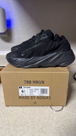 Yeezy 700 Women’s 6 1/2