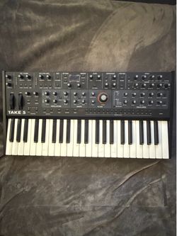 Sequential Take 5 Compact Polyphonic Analog Synthesizer