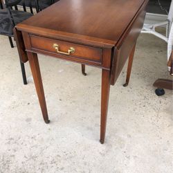 Mahogany Pembrook Table 