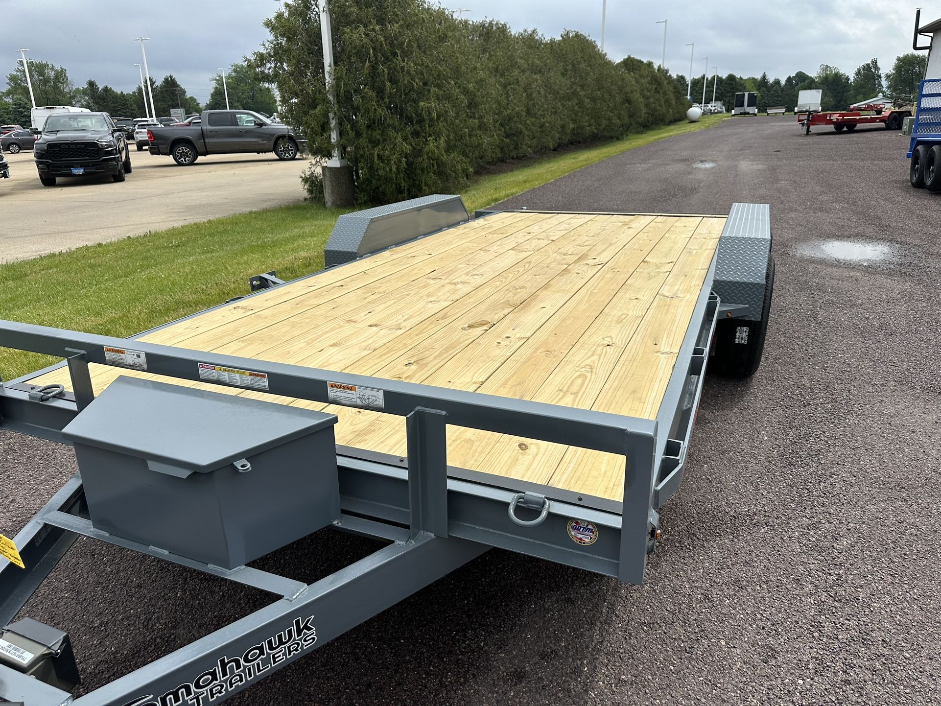 2025 Tomahawk Trailer 82"W X 18’L