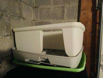 Cat Stay Dry Litter Box. Electric Food Feeder