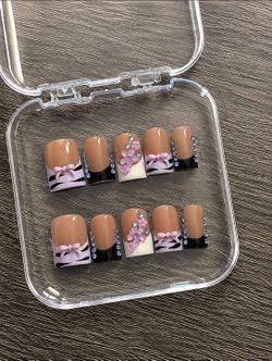 Press on Nails - size M - CASH ONLY - 75th ave and Peoria