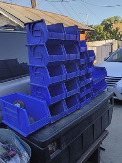 24 cajas todas por 100 dólares