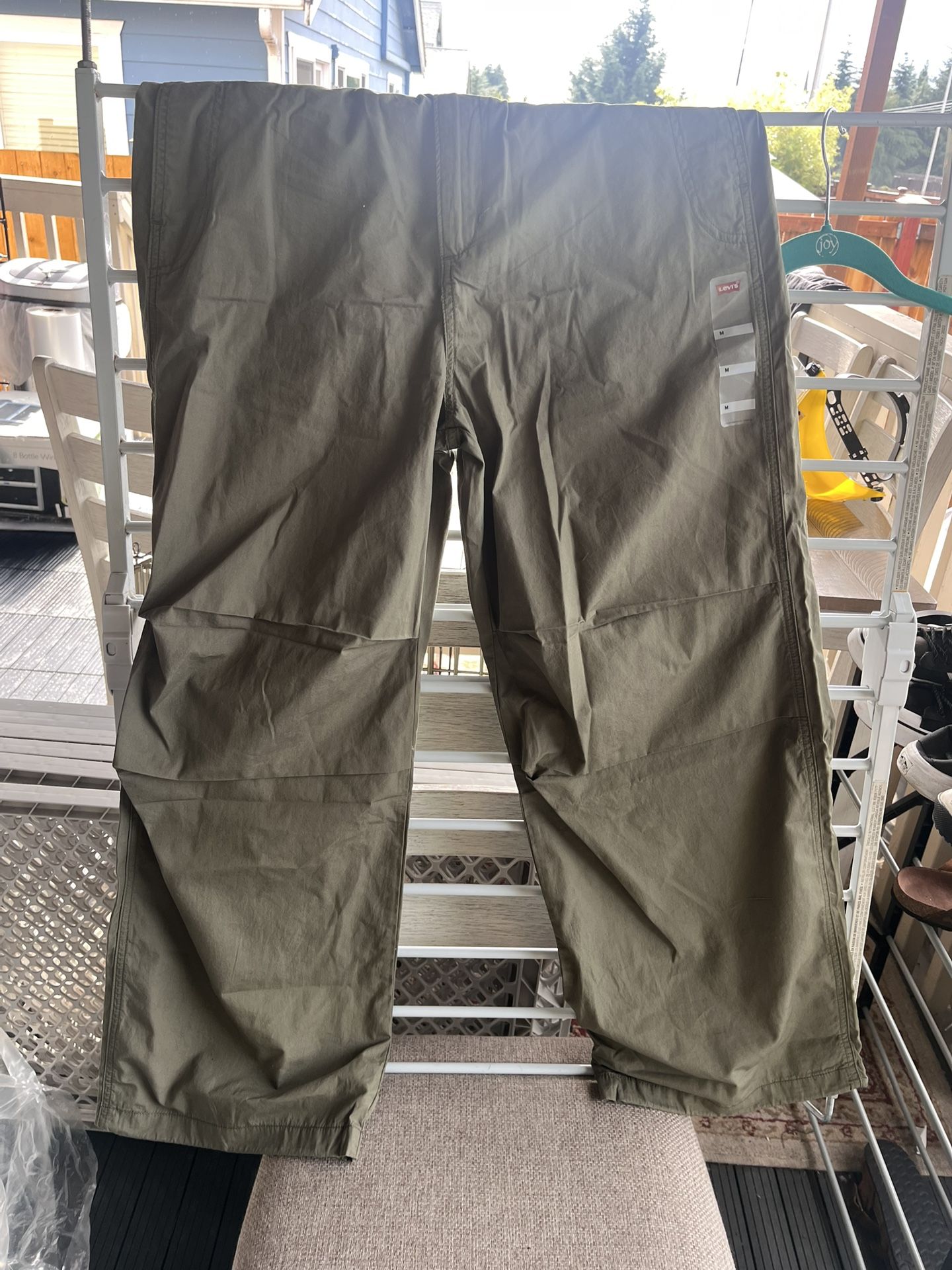 Medium Slight Stretch Levi’s Cargo Pants