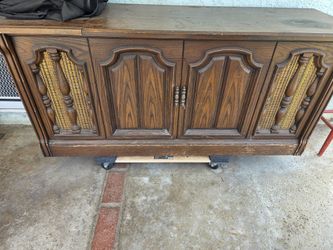 1970’s vintage Magnavox stereo console