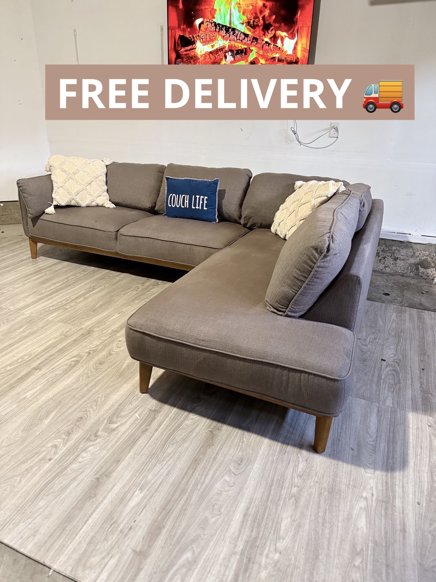 Large Jollene Sectional Couch 🛋️- Free Delivery 🚚 