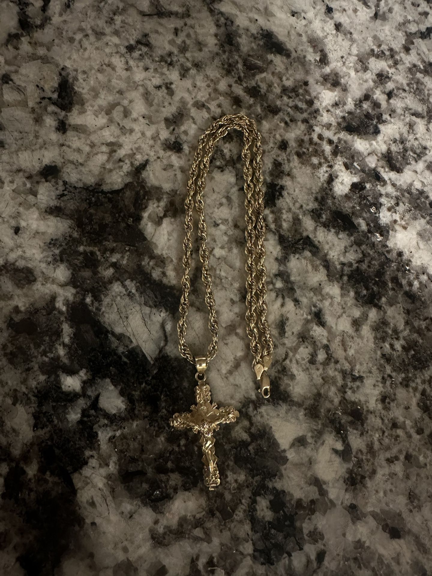 10K GOLD ROPE CHAIN 14K GOLD CROSS PENDANT