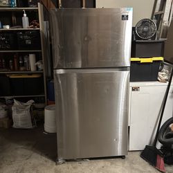 $400 or best offer Samsung fridge