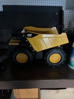 Toy Dump Truck (CAT)