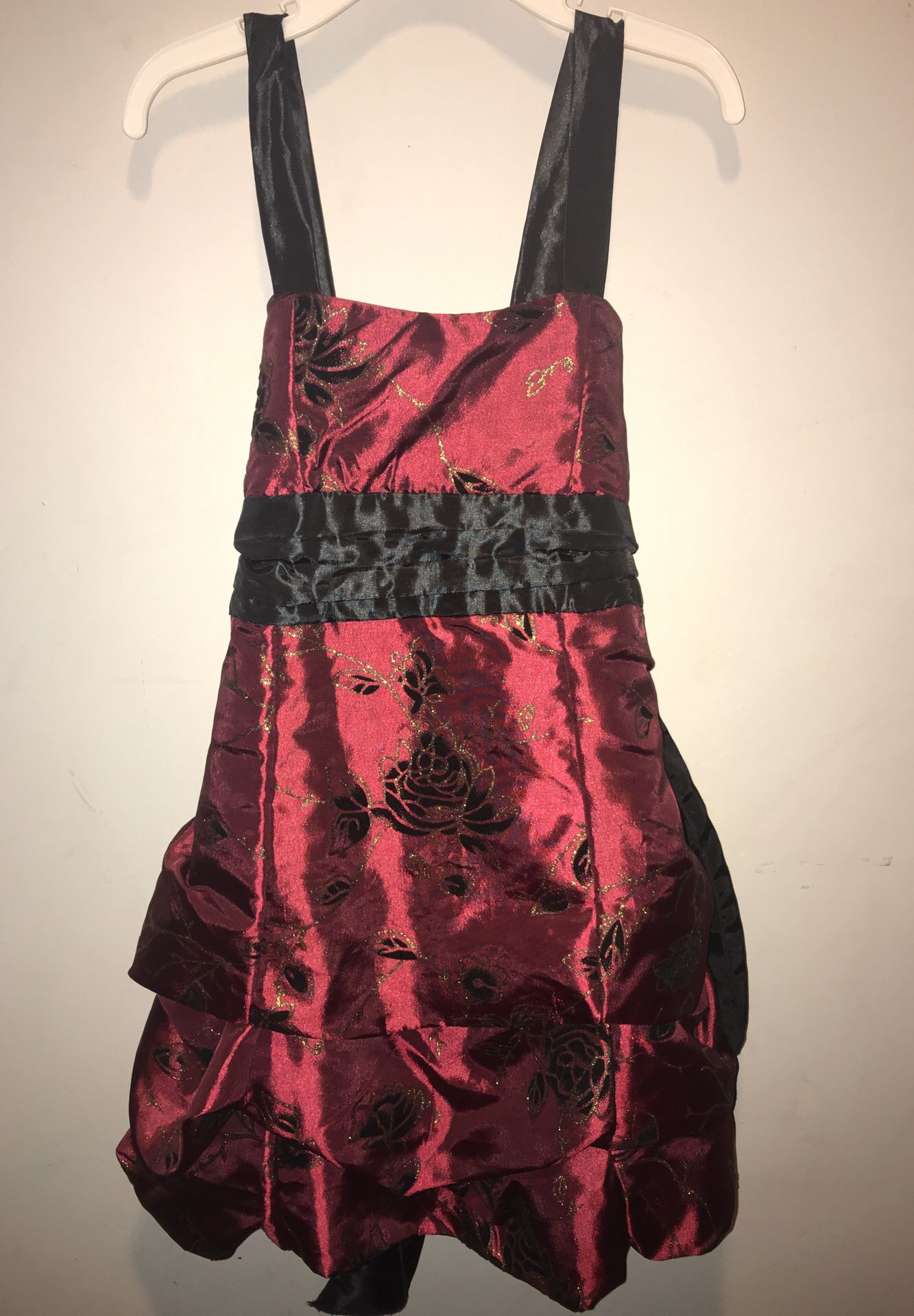Girls dress 6 years old red black flowers.