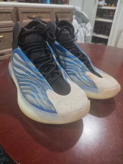 Yeezy qntnm size 11