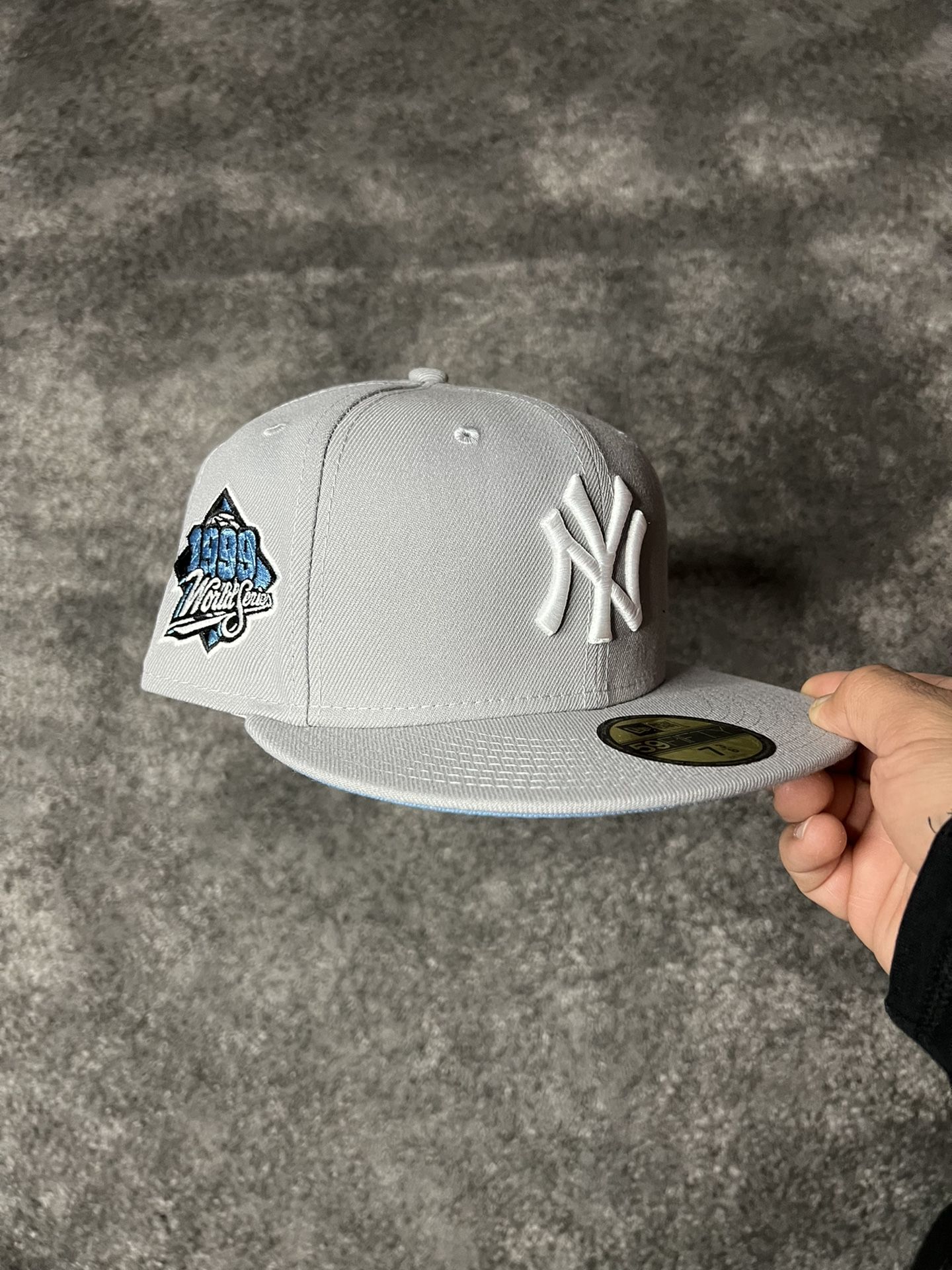 Yankees Logo fitted cap size 7 3/8